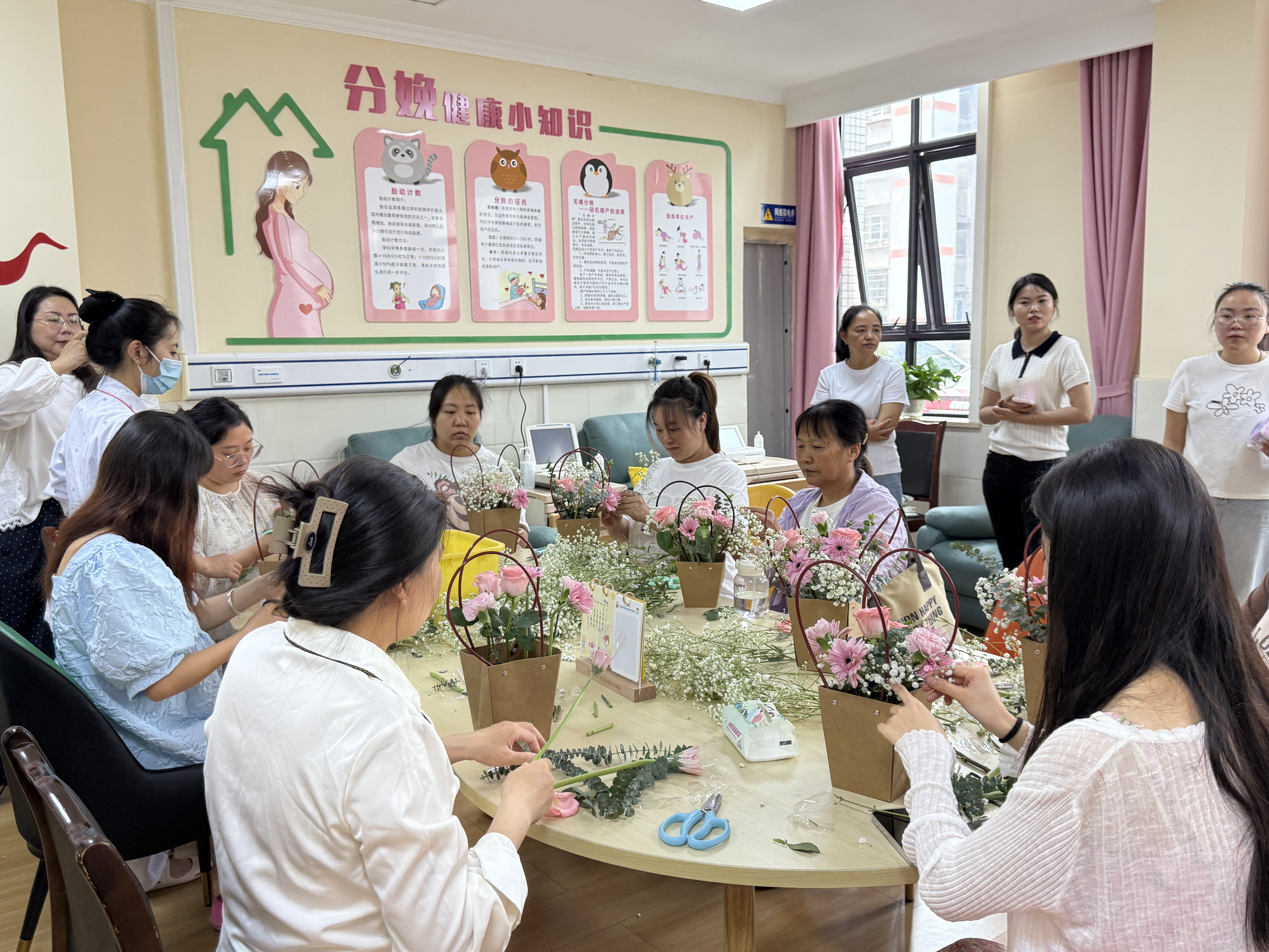 【孕妇学校】花香伴好孕，科普护新生——荣县妇幼保健院孕妇学校花艺沙龙活动